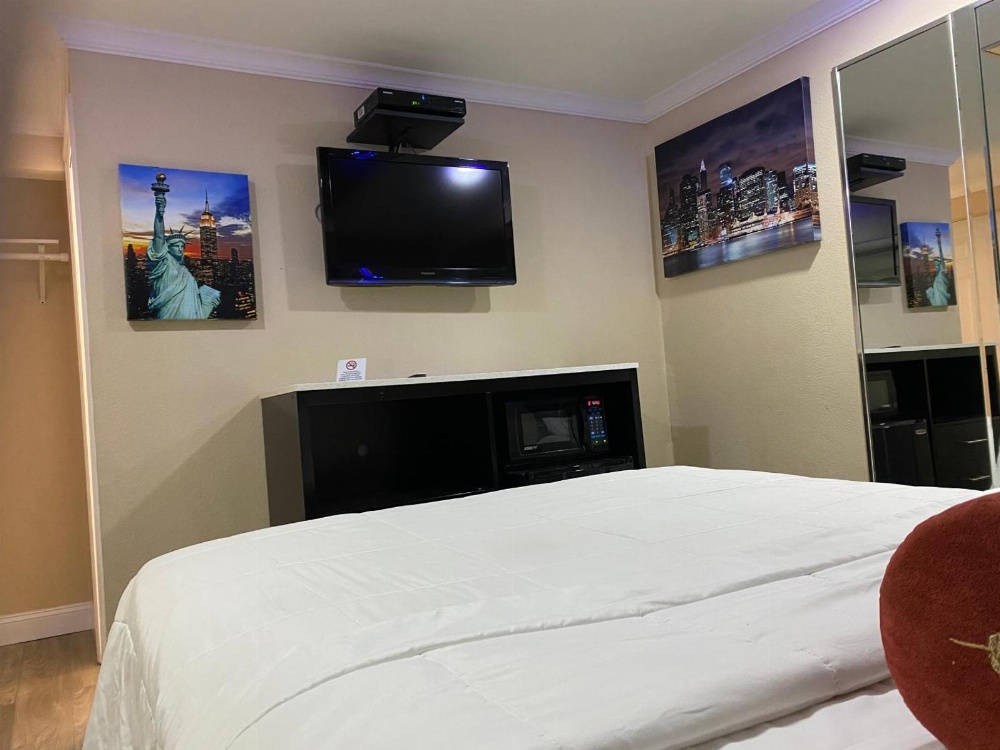 Relax Inn North Babylon